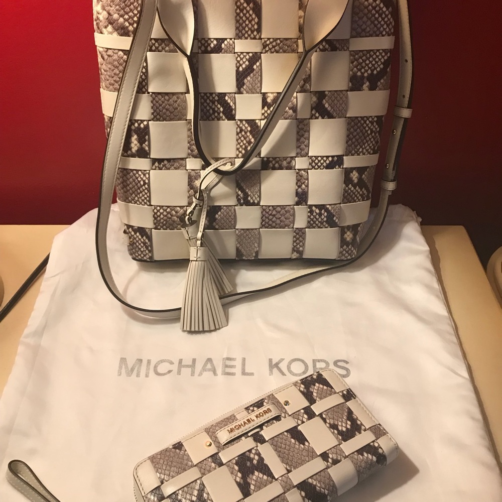 New with tags Michael kors bag and wallet set